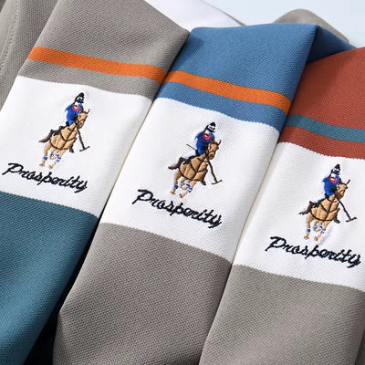 Détails du tissu du T-shirt rayé pour homme de Ratley, montrant les couleurs bleue, grise et marron, adapté à un look décontracté et à la forme physique. Polo Shirt men’s Sleeves for Casual Wear & Fitness.