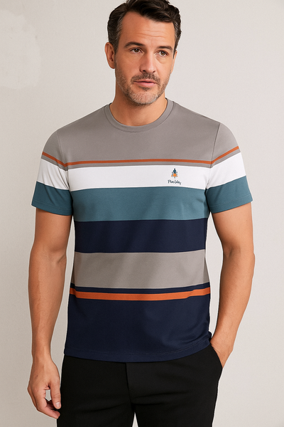 Homme portant un T-shirt rayé pour homme de Ratley, avec un design à manches courtes et couleurs assorties, parfait pour le fitness ou des sorties décontractées. Polo Shirt men’s Sleeves for Casual Wear & Fitness.